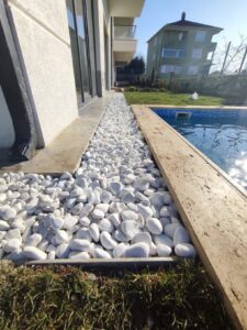 beyaz çakıl taşı bahçe düzenleme