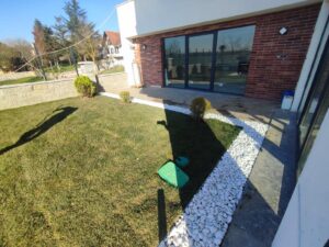 Yürüyüş Yolunda Çakıl Taşı